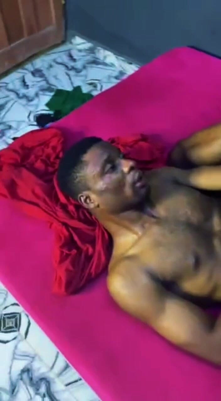 BLACKSHOOTERR: Cewek semok kulit hitam lagi asik ngentot sama pacarnya