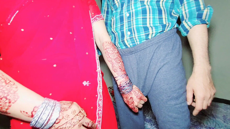 Netu: Desi Busty Bhabhi Wearing Saree Standing Anal Fuck