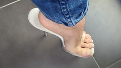 Mutsakin: Watch My Legs