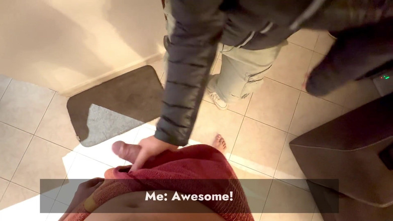 SweetJaneOfficial: Ukazování čůráka pro poslíčkovi, ona ho chytí!