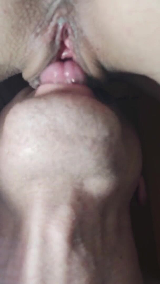 Wet Pussy Fuck: Lizanie cipki z bliska - ta cipka jest bardzo mokra i...