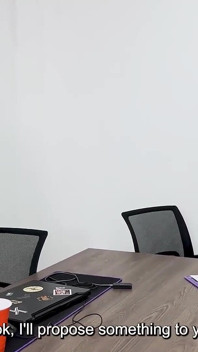 Ma patronne excitée me demande de la baiser pour garder mon travail !