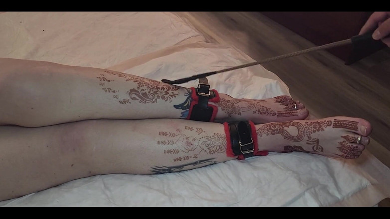CrippleFreak4U: Saiz 13 wanita saya yang cantik kaki dan kaki panjang disebat...