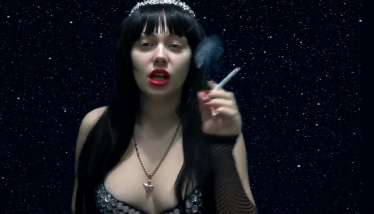 Goddess Misha Goldy: Instrucțiuni de masturbare cu numărătoare inversă de spermă sub cerul înstelat