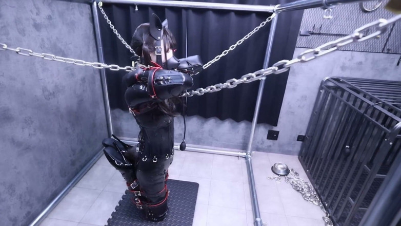 Aisan girl bondage: Kneeling Bondage with Latex Binding, Chain Binding
