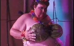Huge milky skin slut gets her fat pussy fingered