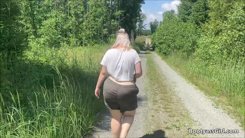 Bootyass Girl: PAWGは森の中で犯さ