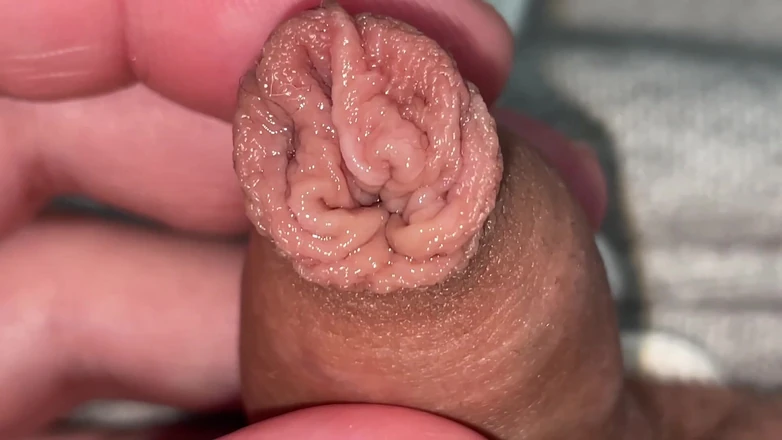 Wichskumpel: Small Juicy Uncut Cock Gets Out of Pants Playing with...