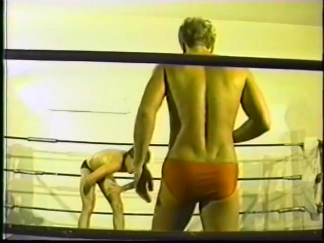 Gays Case: Fit studs wrestle naked at the gym