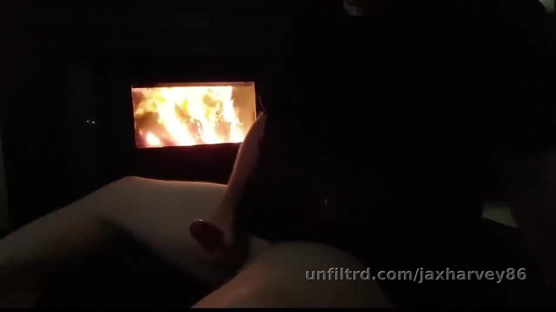 Jax harvey: Stönande och kantar min tjocka kuk med elden går