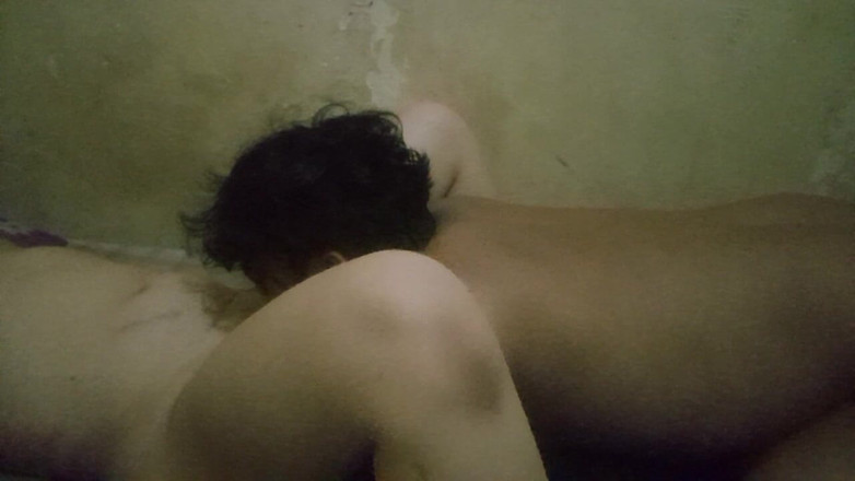 Angelina Pop: Leccare la figa di fidanzato fino a quando non squirta