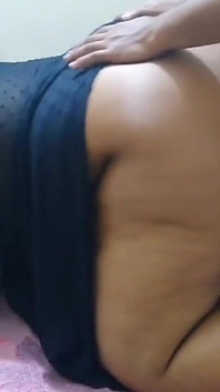 Cette musulmane pulpeuse sexy aime se faire lécher et baiser par le copain de son ami