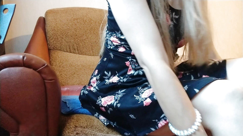 Lizaveta: Mléčná MILFka se šuká robertkem a stříká mléko!