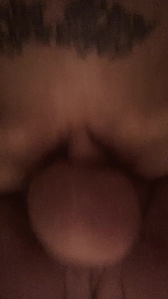 Zoey Portland: Шлюшка бере член ремонтника, і він трахає її пальцем, поки чоловіка немає