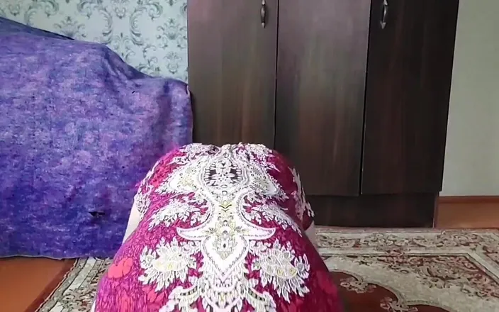 Kitty_Cross: Big Ass Bend Down Booty Ladyboy Blonde Porn Model Sissy...
