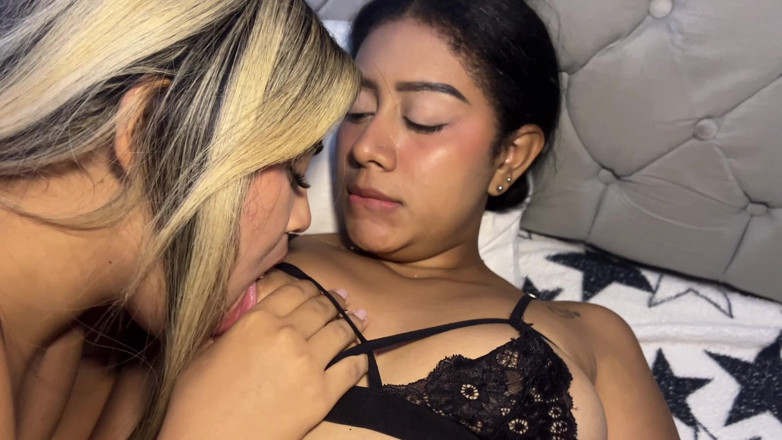 Yohamedi: Blonde and Blackhead Play with Their Pussies in Passionate Lesbian...
