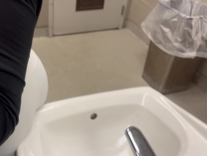 Anye Meshell: On the Sink!