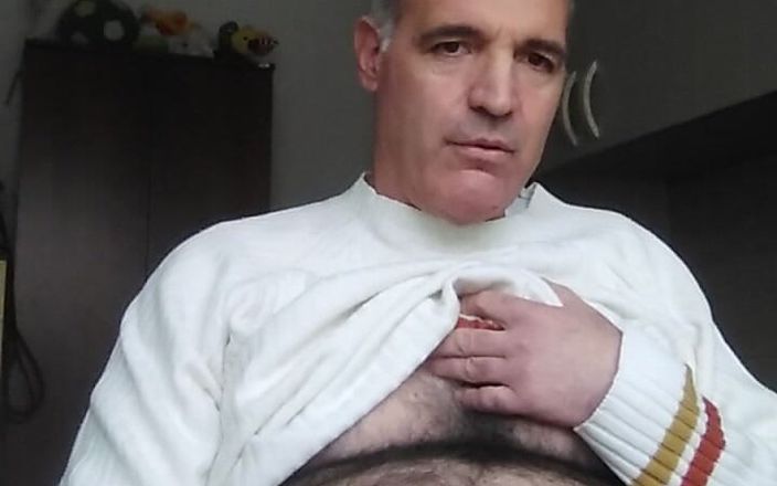 Setesesso7: Padrastro blasfemo le enseña a su hijastro Luca cómo masturbarse...