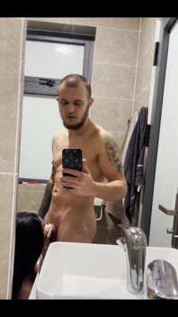 Muie la duș