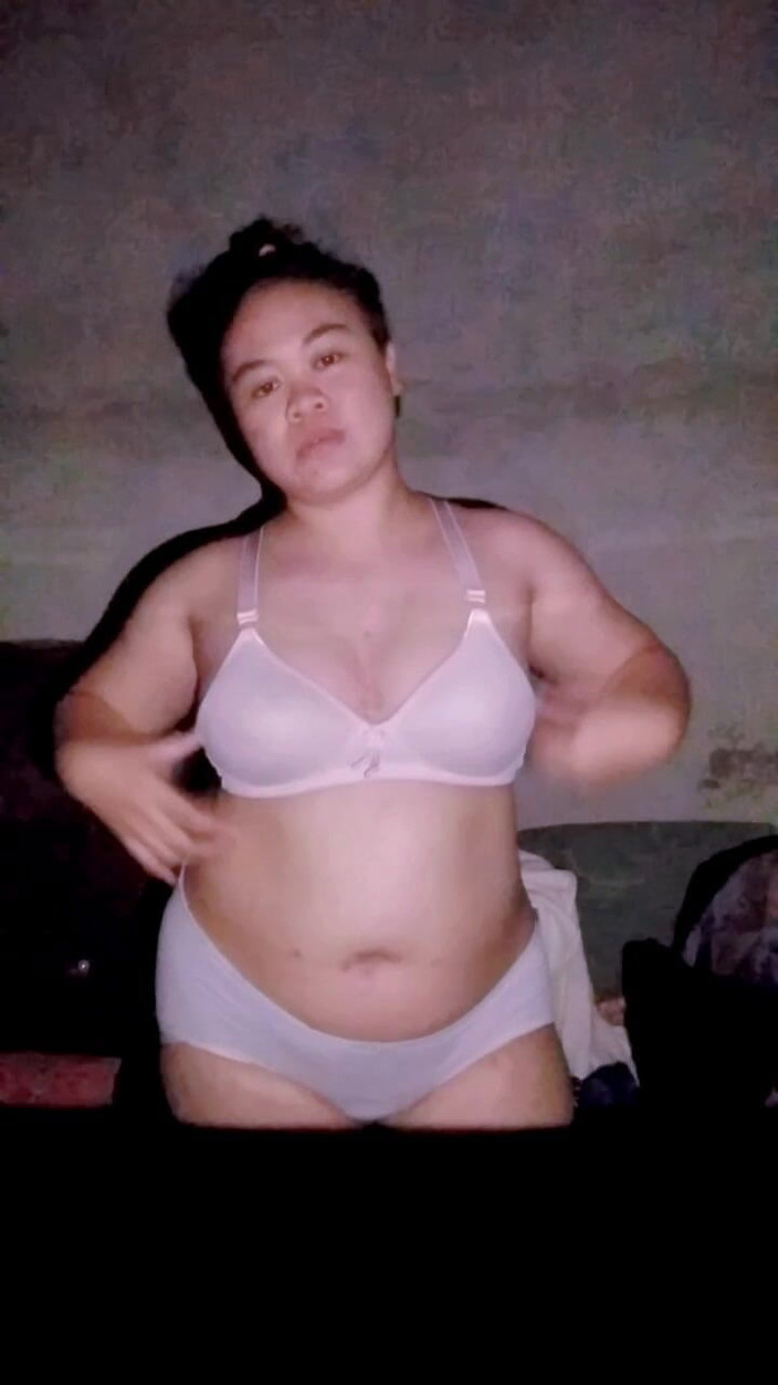 CumOnMeth: मैं उत्तेजित हूं और कुछ चुदाई चाहती हूं