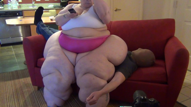 Full Weight Productions: Bobbi Jo smashes him into the sofa
