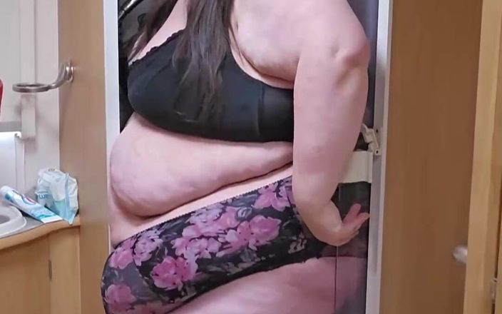 SSBBWLadyBrads: シャワーキャラバンを試みているSFW - トリムパート2