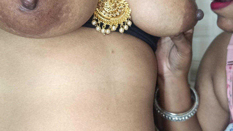 Magilmathi: Hospodyňka sexy lesbické šukání domácí