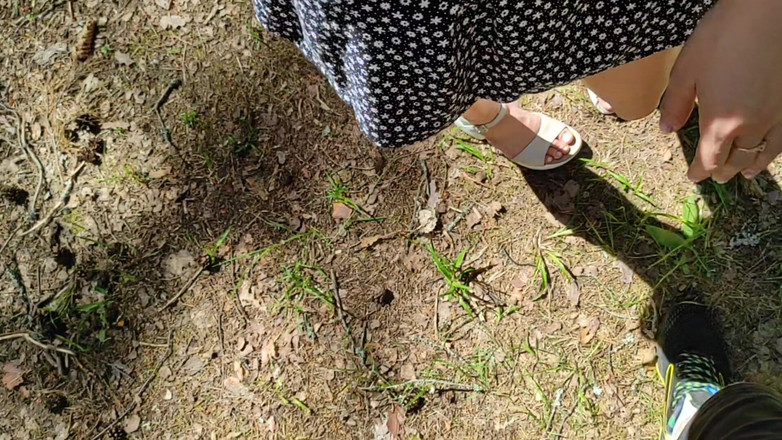 S-Wife Katy: Una troia sposata si è persa nella foresta, l'aiutò e accetta...