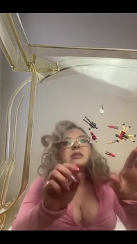 I Am Just an Giantess Crushing My Enemies
