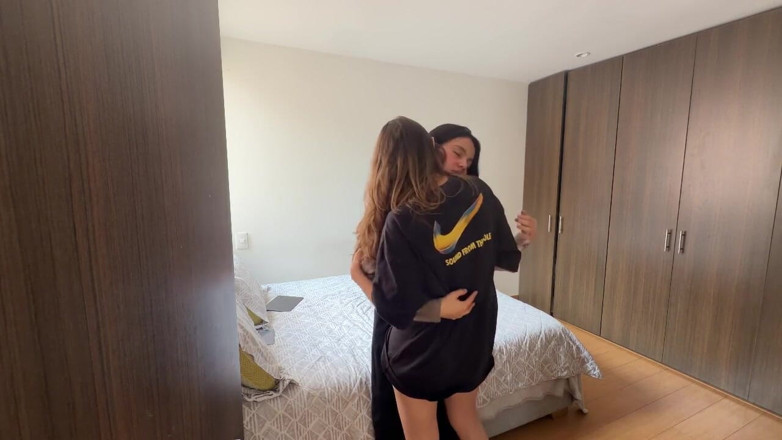 scarlettandc: Two Women Struggle to Satisfy Themselves