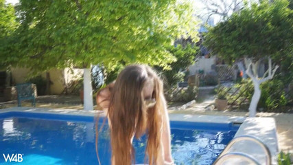 Watch4beauty: Berseronok di kolam