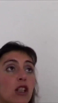 Versaute MILf beobachtet ihren freund, während sie ihm einen blowjob gibt