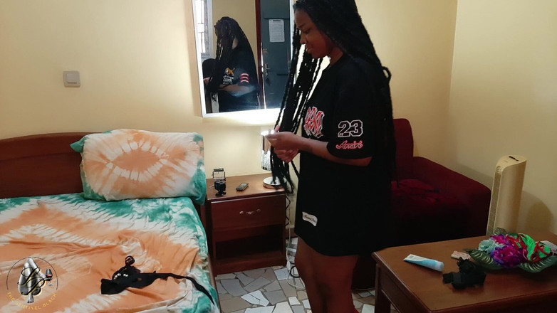 Black porn sex: Černoška najímá černého frajera, aby jí vysál sperma