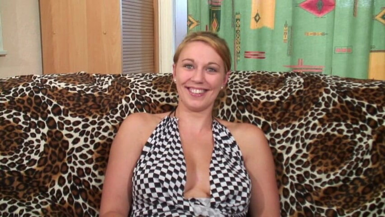 La France a Poil: A 24 Yo Busty Babe Gets Double Teamed