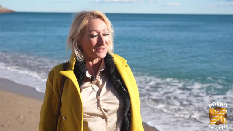 Porno Baguette: Betty, MILF sexy, adore jouer avec des bites