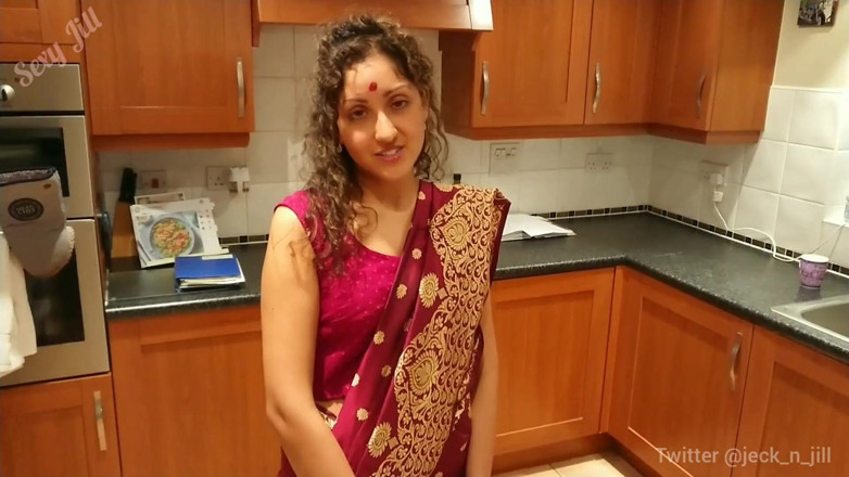 POV_Indian: POV Bhabhi uprawia romantyczny seks z Devarem - hinduską przyrodnią siostrą...