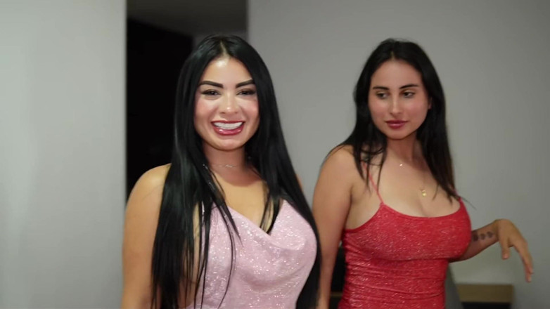 Jenifer Play: 2 wanhopige Colombiaanse sletten dansen, zuigen en neuken in Medellin...
