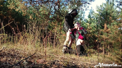 Afemeria: Novia sensual chupando polla y perrito follando en el bosque