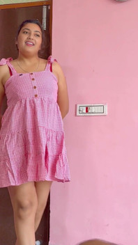 Meia-irmã indo para o apartamento com o namorado, então seu meio-irmão a pegou e fez algo, vídeo viral hindi completo