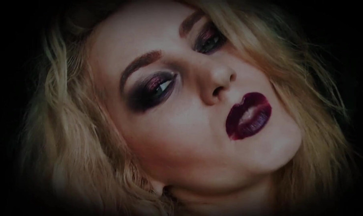 Goddess Celine: In meine nylon-unterwerfung gedrückt