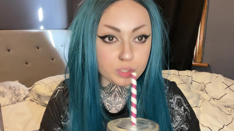 Miss Valentina: Achetez ma latte glacée