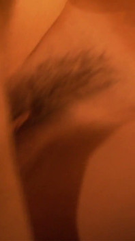 Smutty brunetka má ráda lízání zadku před a cítí se skvěle, když se tvrdě pulzuje