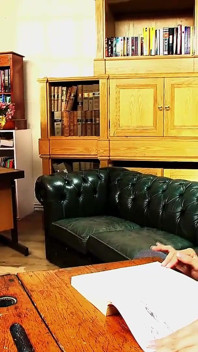Smyslná Jane dominuje profesorce Natasha Marley připínákem