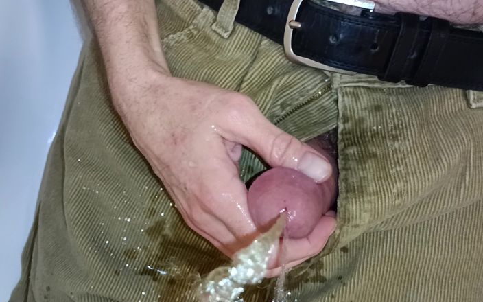 Rockardglans: Close-up pissend weer pissend klaarkomen en pissen, koorden weken in...