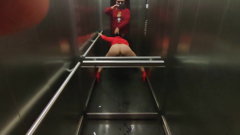 DedeDeville: Seks yang sangat berisiko di lif dengan jiran panas Dada...