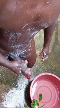 Chico africano nudista con negro muy grande con masaje perfecto al aire libre