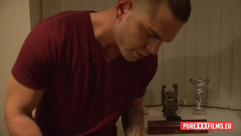 Pure XXX Hardcore: Stiefmutter MILF Brittany Bardot knallt mit ihrem stiefsohn juan Lucho