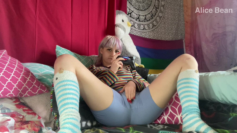 Alice Bean: 玩家裤子湿润