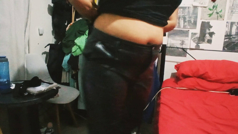 Karmicoxv: Moje přítelkyně v kalhotách a tangách