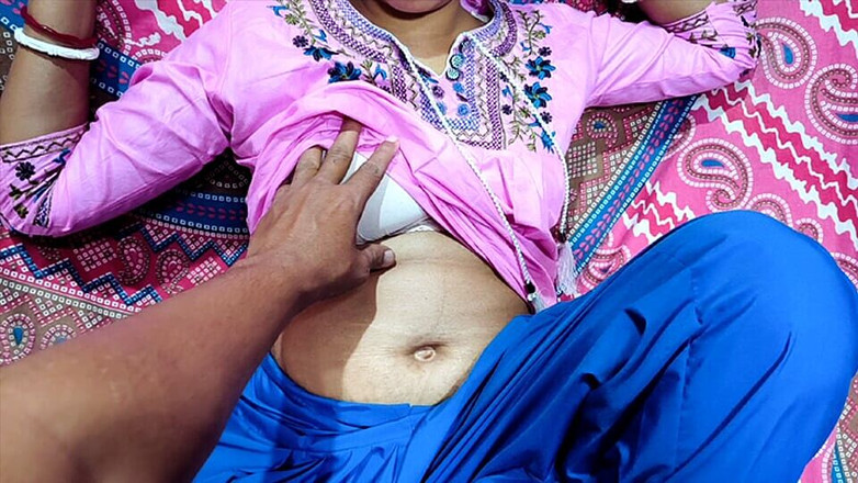 Sexyquine: 村の女の子のタイトな膣XXX動画